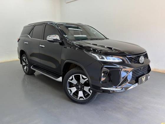 TOYOTA HILUX SW4 4.0 SRX 4X4 7 LUGARES V6 24V GASOLINA 4P AUTOMÁTICO